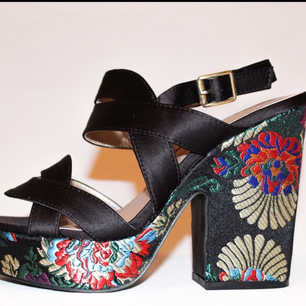 Qupid Open Matte Floral Wedge Block Heel, adjusts - Picture 3 of 8